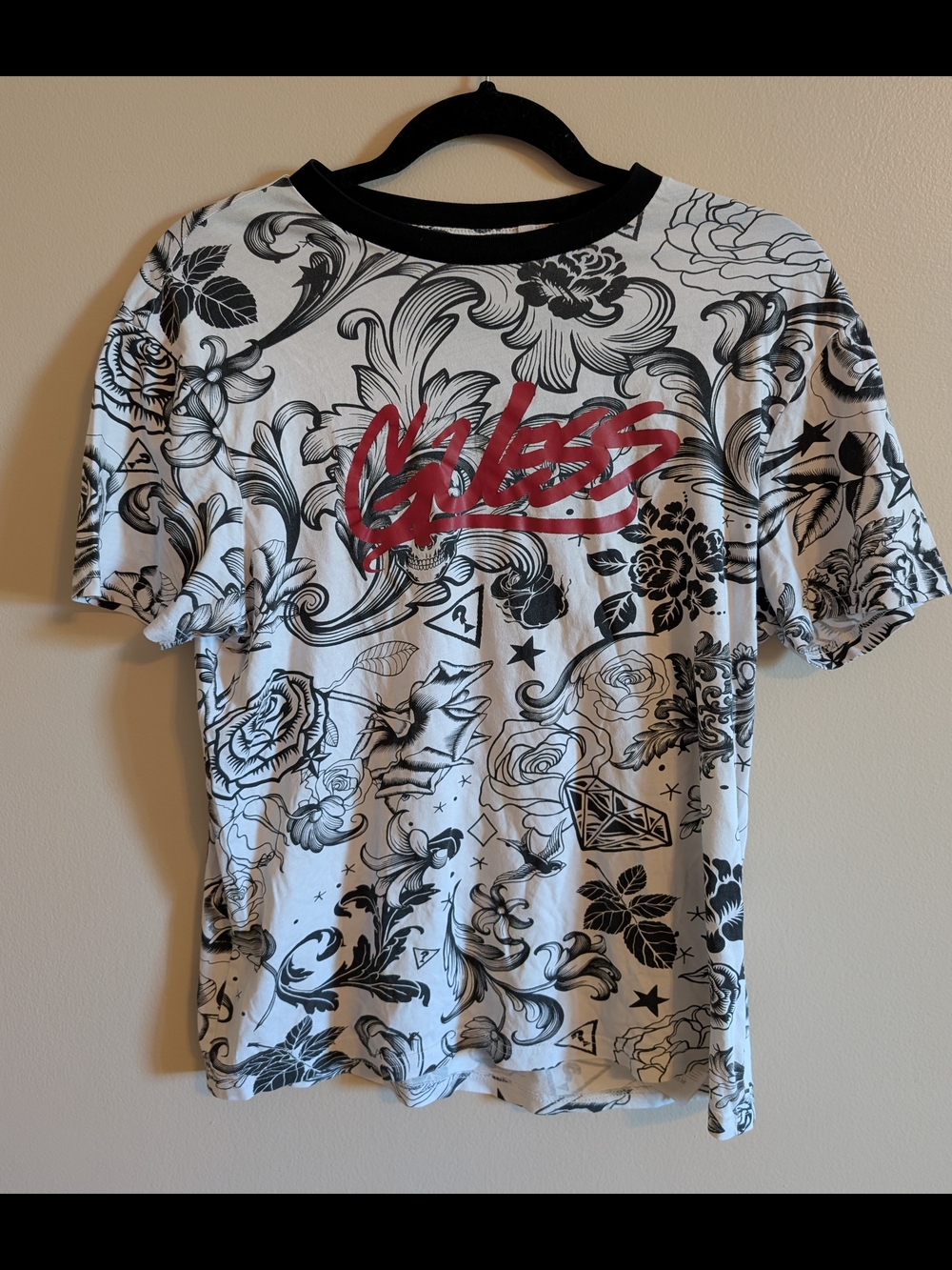Guess Men’s Red Logo Graphic Tee - White & Black Floral Print